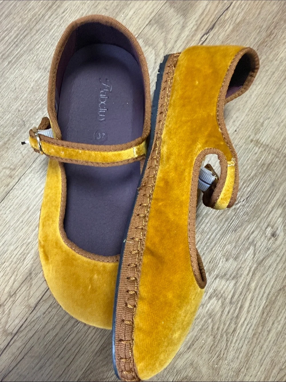 Flabelus Gold Velvet Mary Jane Flats Size 37 NWOB